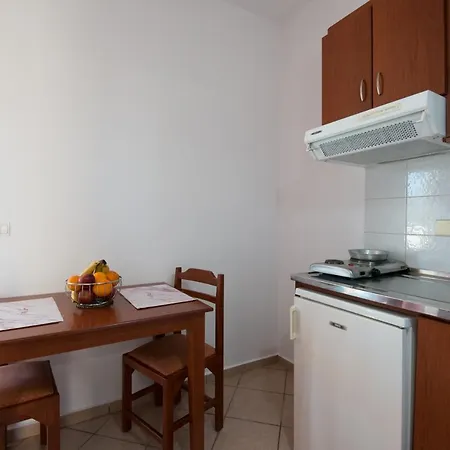 Marihelen Apartements Kamisianá